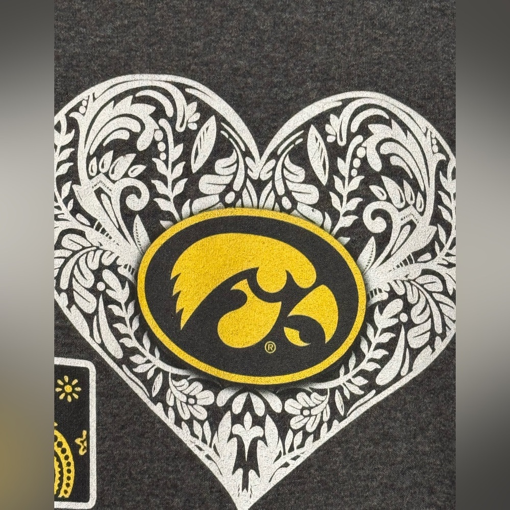 Iowa Hawkeyes Long Sleeve T-Shirt - Stacked Love - Pattern Heart Logo XL